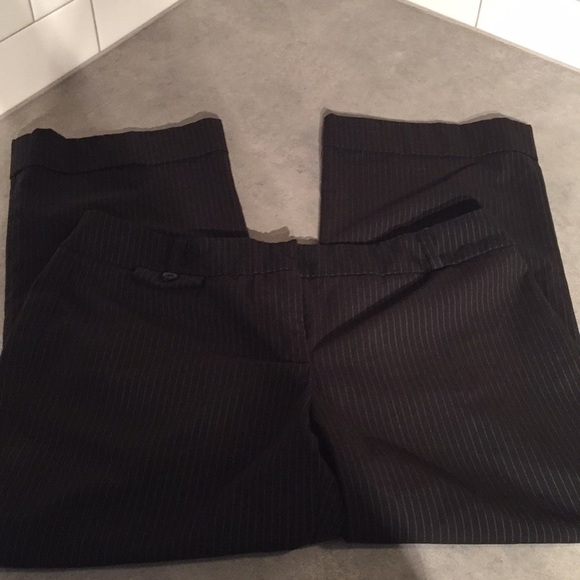 New York & Company size 4 black pinstriped Capri - Picture 3 of 3